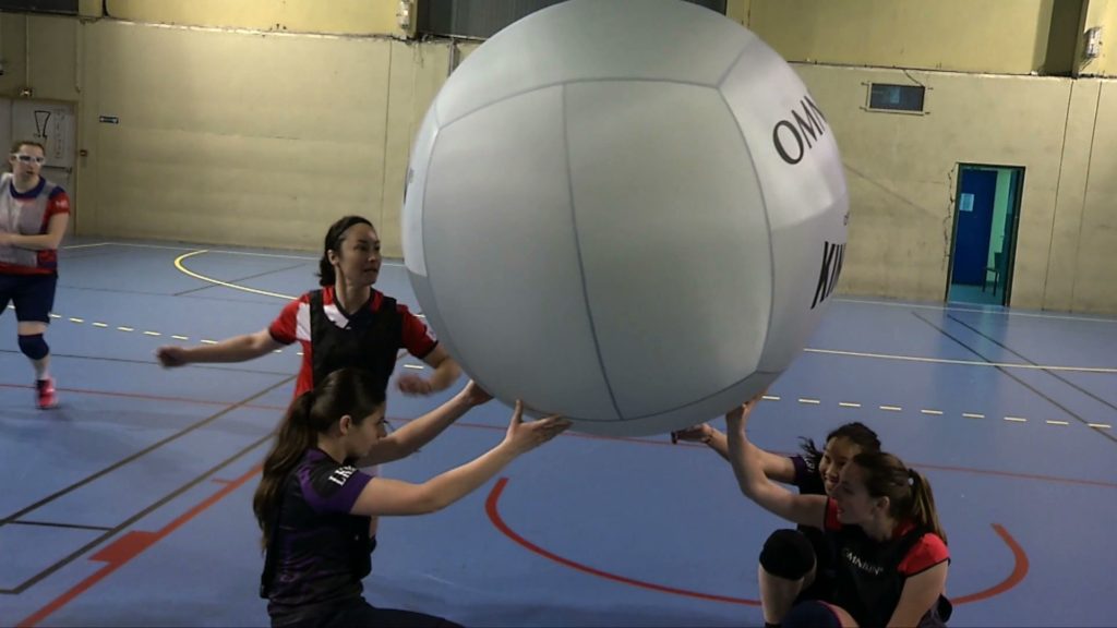 Kinball : un énorme ballon et un sport fair-play